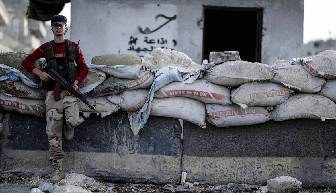 "المرصد السوري": إطلاق قذائف من المنطقة العازلة حول محافظة إدلب رغم إعلان سحب السلاح الثقيل