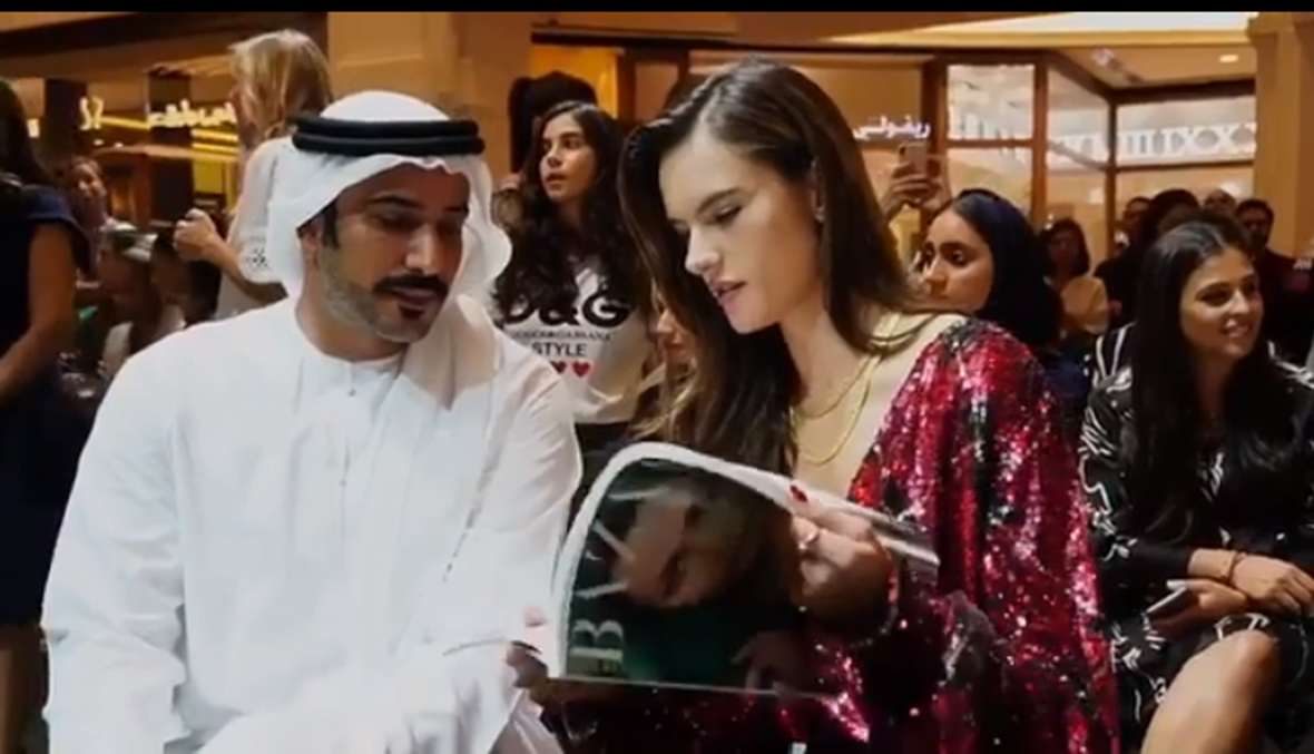السوبر موديل اليساندرا أمبروزيو في دبي لحضور عرض أزياء
