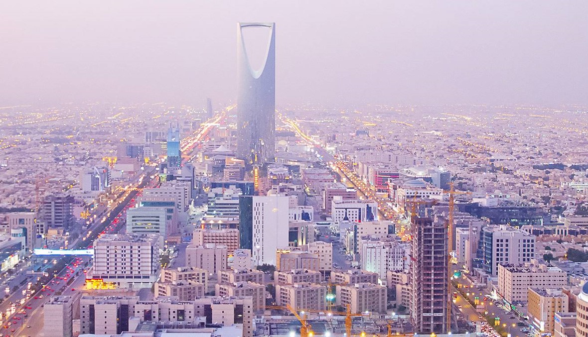 السعودية: لإعادة علاوة موظفي الدولة لوضعها السابق
