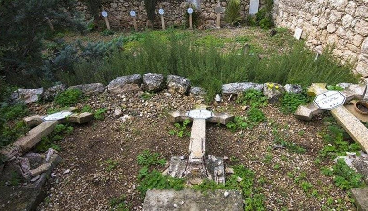 تخريب  عشرات الصلبان في مقبرة مسيحيّة في بيت شيمش غرب القدس