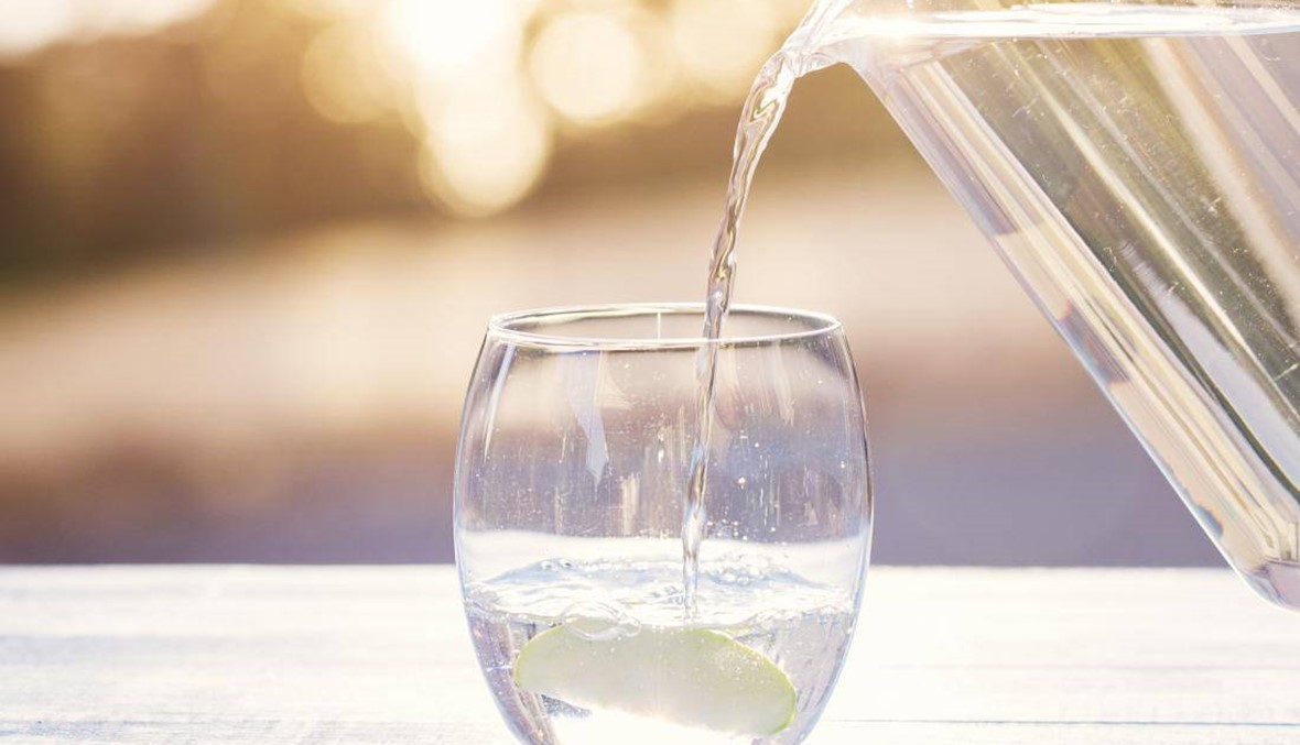 13 حيلة ذكية تُشجعك على شرب المياه