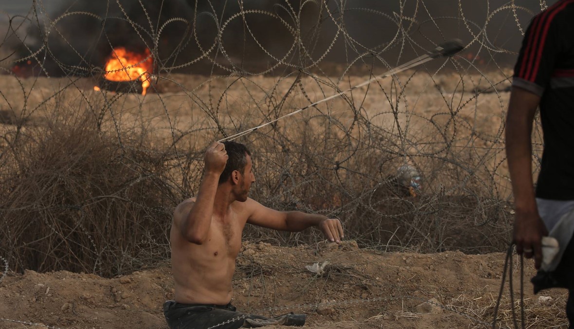 مواجهات في غزّة: إصابة 77 فلسطينيًّا برصاص الجنود الإسرائيليّين