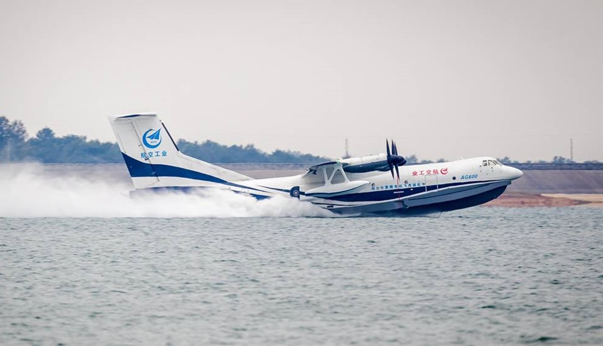 بالفيديو: أول طائرة برمائية تقلع من البحر دون مطار!