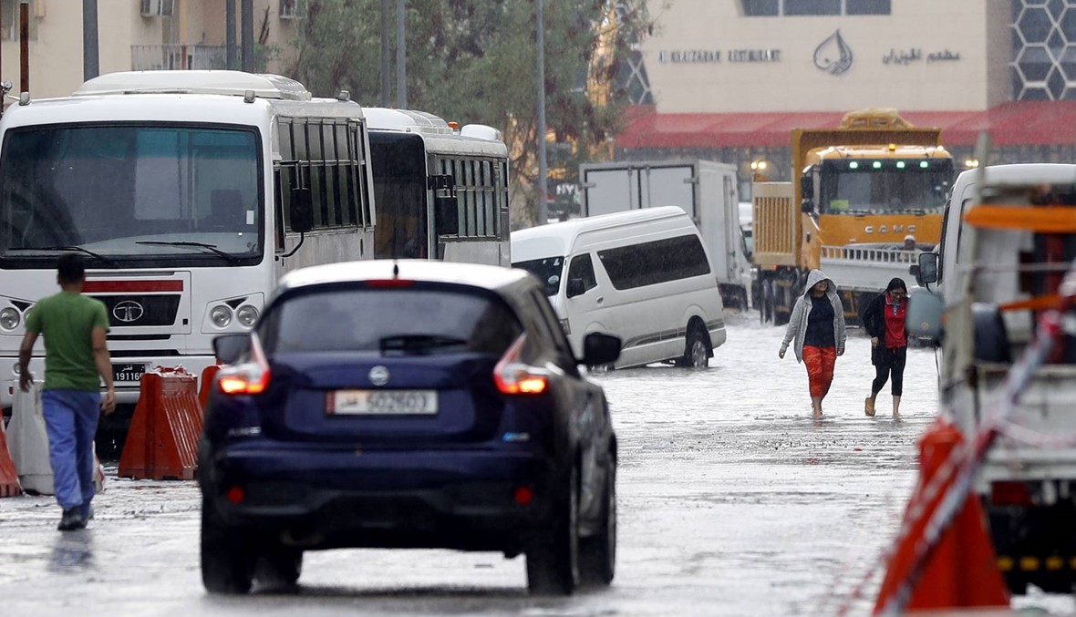 فيضانات في قطر إثر هطول أمطار غزيرة تعادل منسوب عام كامل تقريباً