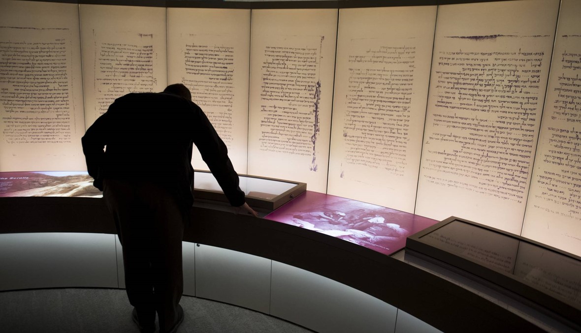 متحف الكتاب المقدس في واشنطن يقرّ: أجزاء من لفائف البحر الميت المعروضة "زائفة"