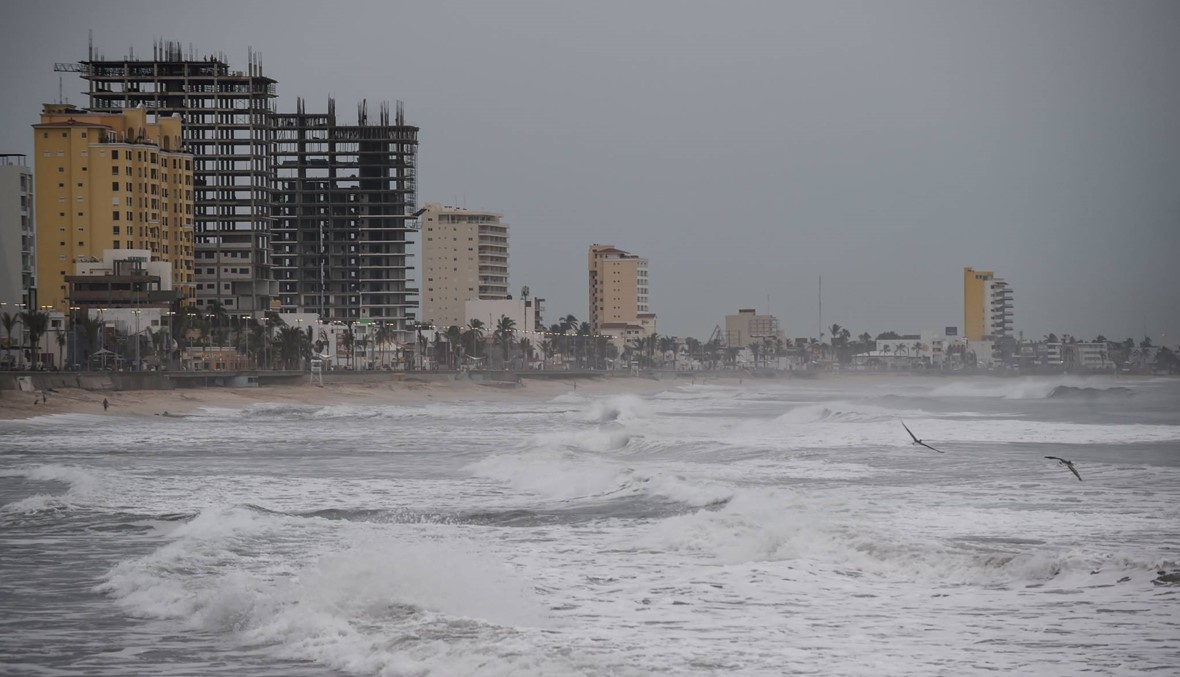 "ويلا" يضرب سواحل المكسيك...  أحد أقوى الأعاصير