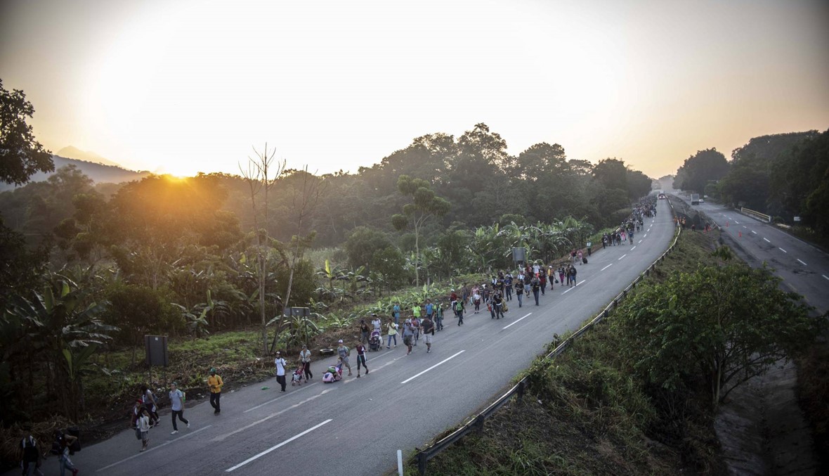 البنتاغون يرسل "مئات العسكريّين" إلى الحدود مع المكسيك لمواجهة قافلة المهاجرين