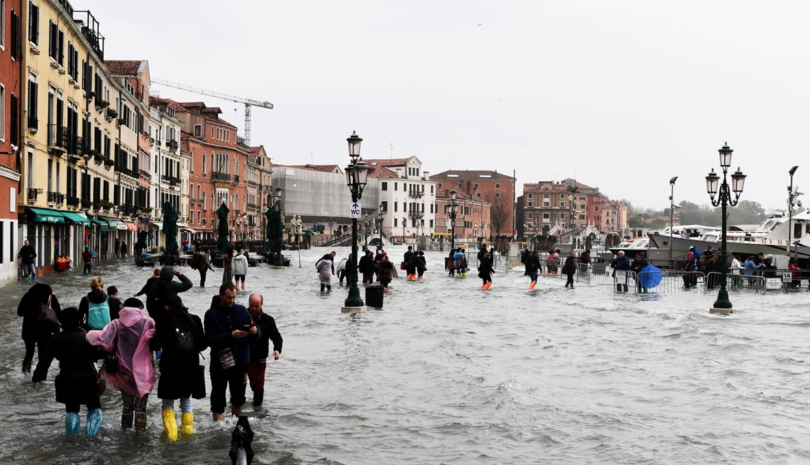 فيضانات تغرق فينيسيا العائمة