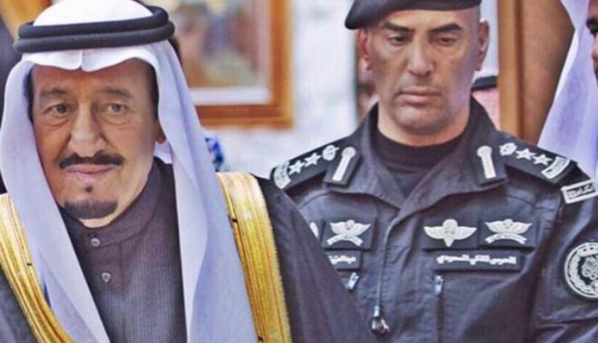 تعرّفوا إلى المرافق الشخصي للملك سلمان بن عبدالعزيز