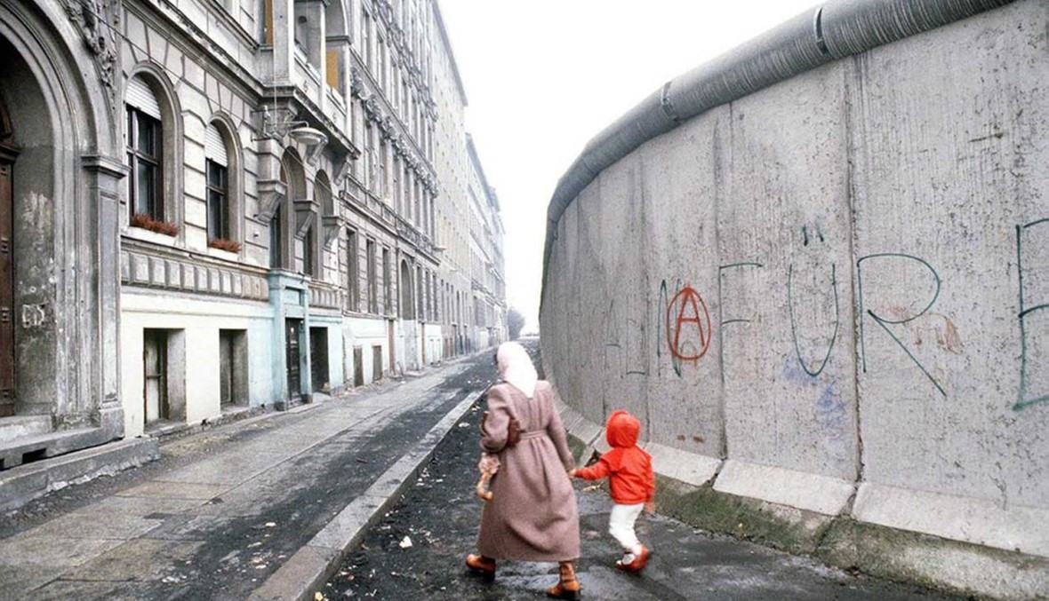 في ذكرى انهياره... تعرفوا إلى القصة الكاملة لجدار برلين!