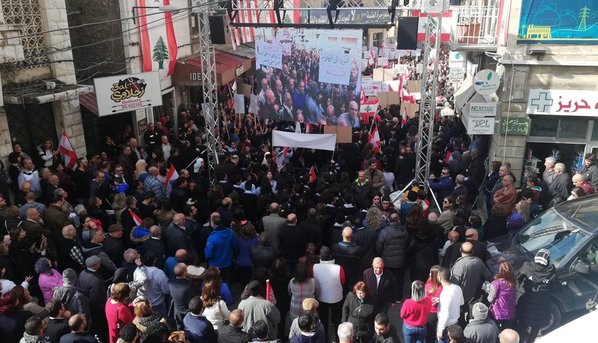 اعتصام طالب بالتمديد لامتياز شركة كهرباء زحلة... "لن نقبل بغير التصويت لصالح التمديد"