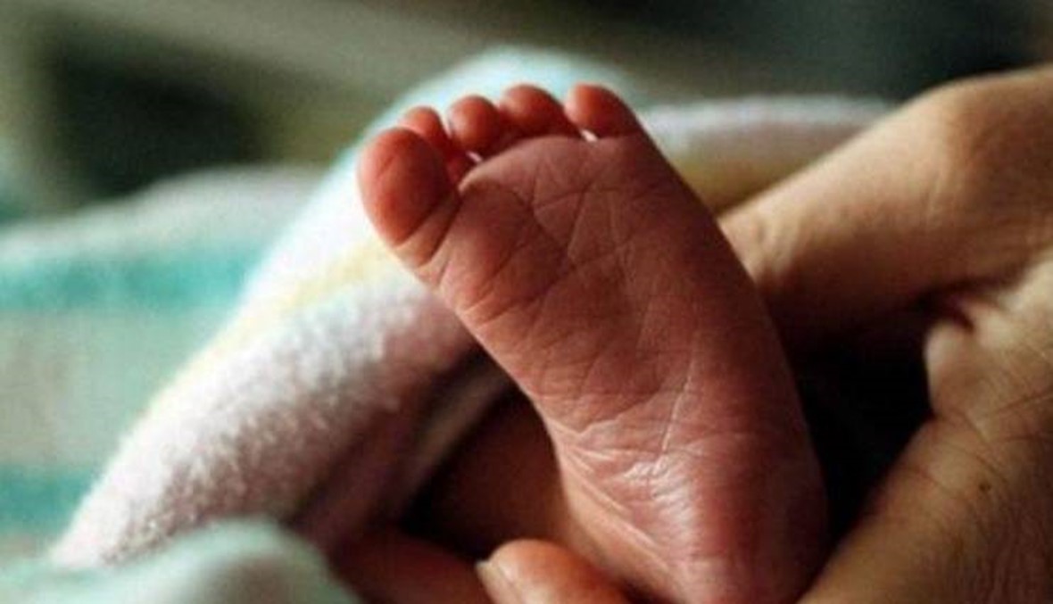 العثور على طفل حديث الولادة جثة في حاوية نفايات... "لا يتعدى عمره اليومين"