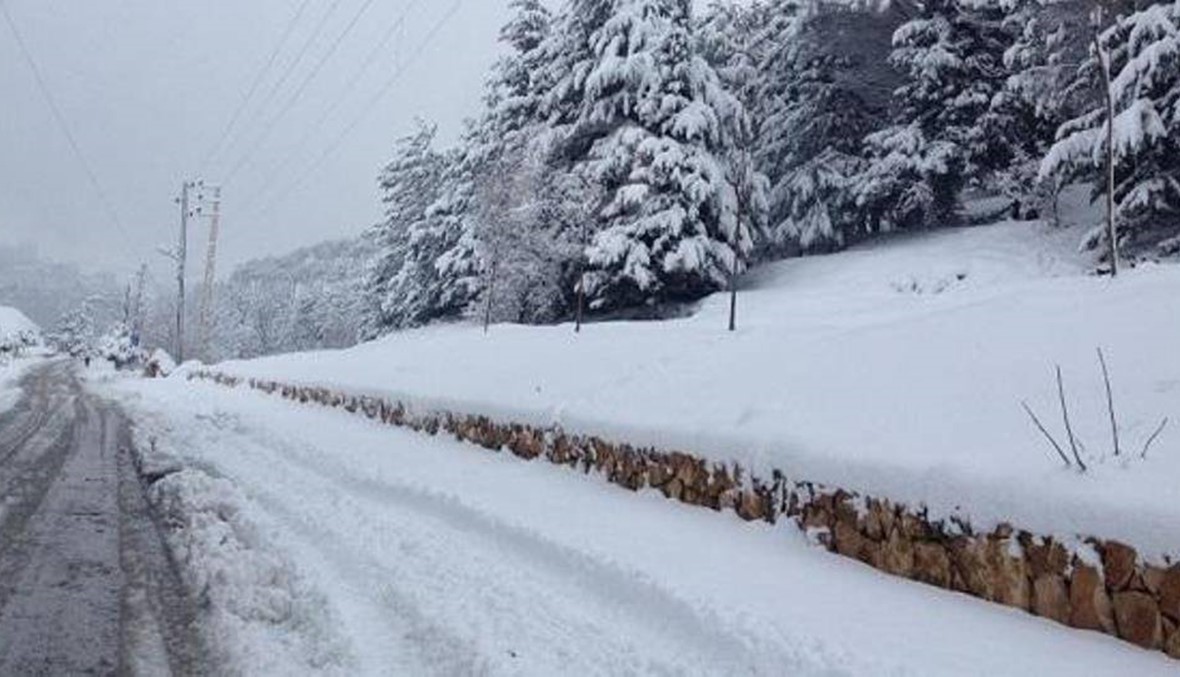 طريق عيناتا الارز مفتوحة للسيارات الرباعية الدفع بسبب ارتفاع الثلوج