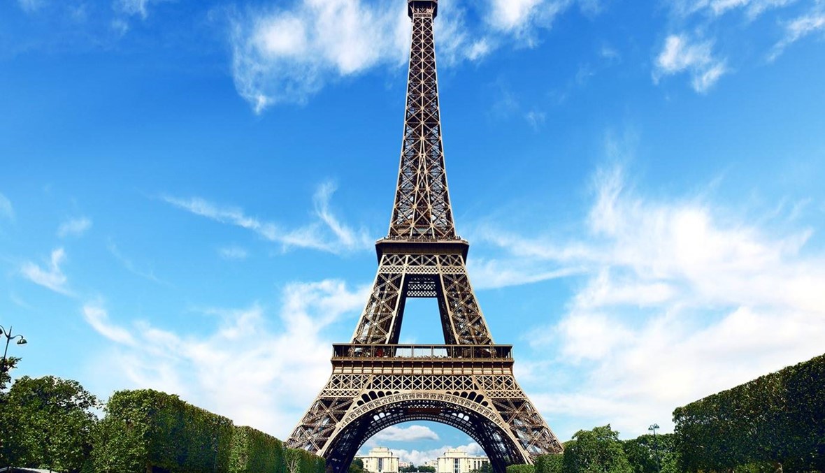 بيع جزء من درج برج إيفل في مزاد بباريس!