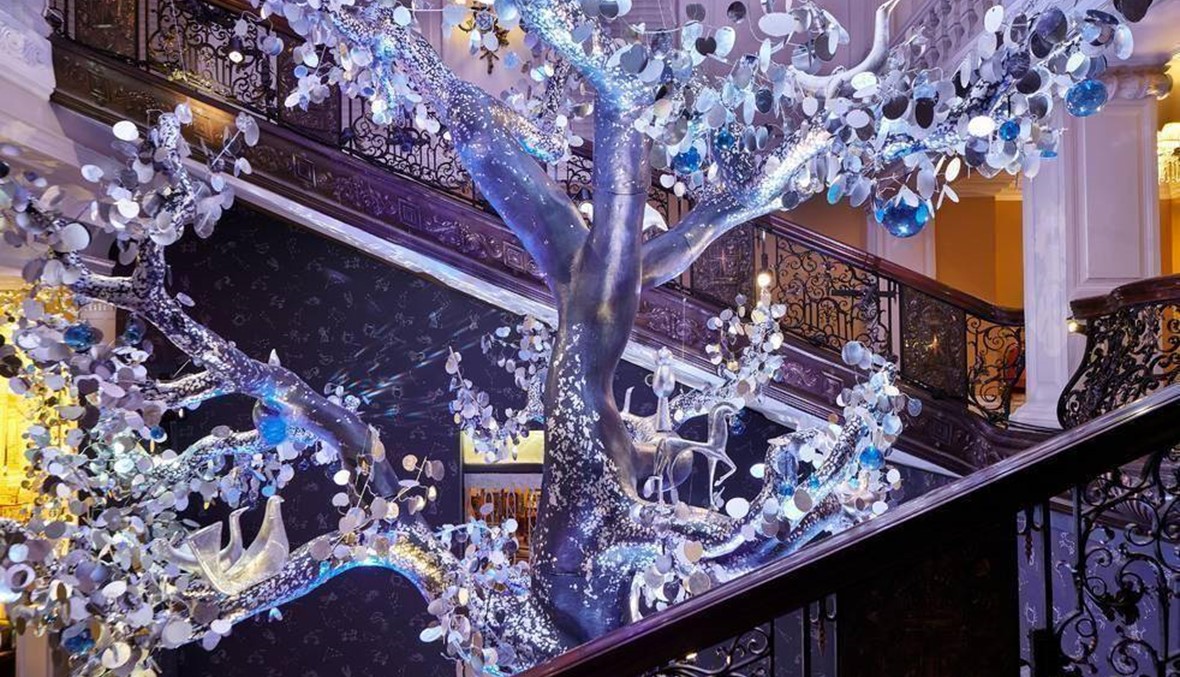 كيف زيّنت ديان فون فورستنبرغ شجرة الميلاد في لندن؟