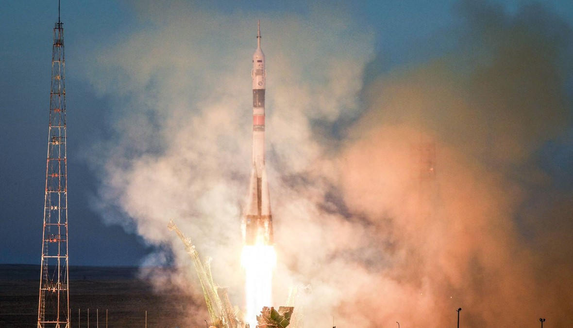 صاروخ الـ"سويوز" وُضع "بنجاح في مدار الأرض"... 3 روّاد يمضون 6 أشهر في الفضاء