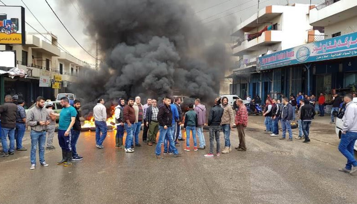 قطع طريق العبدة حلبا احتجاجاً على انقطاع التيار الكهربائي