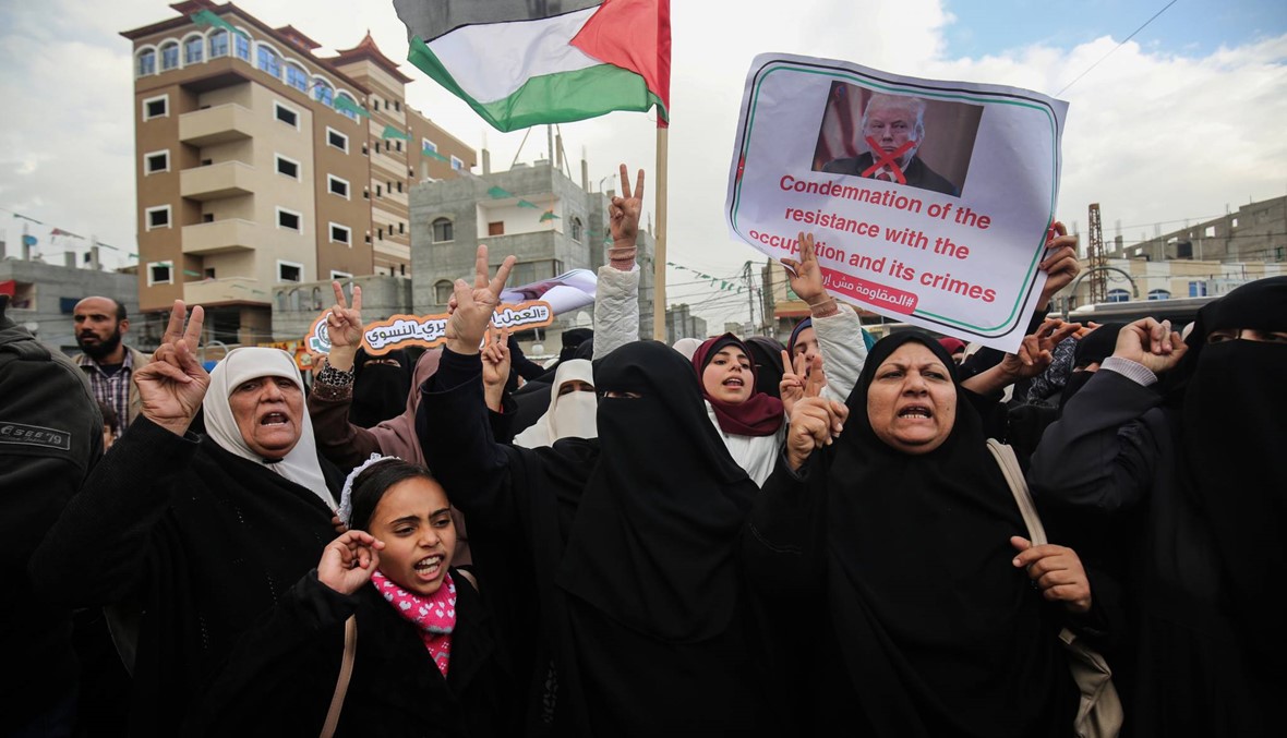 دفعة ماليّة ثانية من قطر: موظفو "حماس" في غزة يقبضون رواتبهم