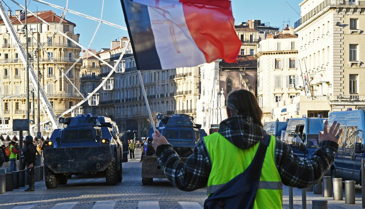 استطلاعان للرأي... الفرنسيّون منقسمون حول استمرار احتجاجات "السترات الصفر"