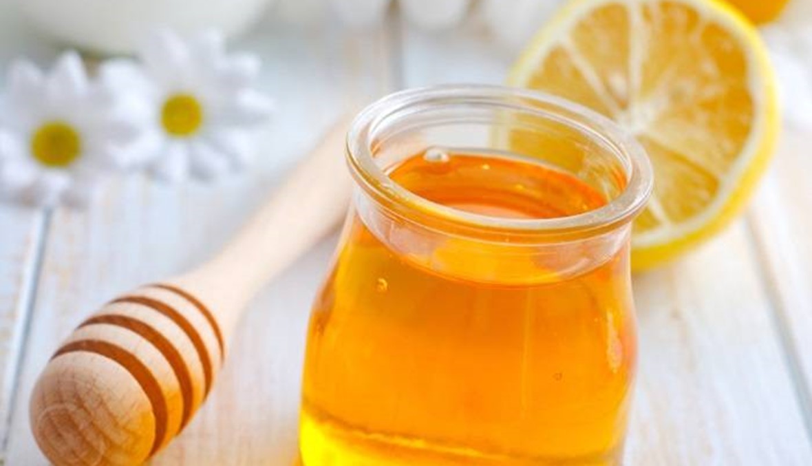 سرّ عصير الليمون والكيوي مع العسل: شراب يهزم برد كانون!