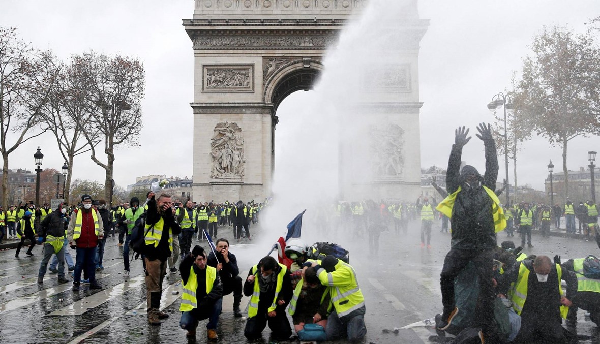 فرنسا تطالب برئيس عسكري ينقذها من جماعة "السترات الصفراء"