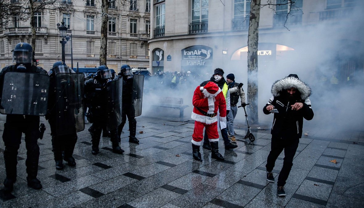فرنسا أمام أسبوع حاسم... هل يجري احتواء أزمة "السترات الصفر"؟