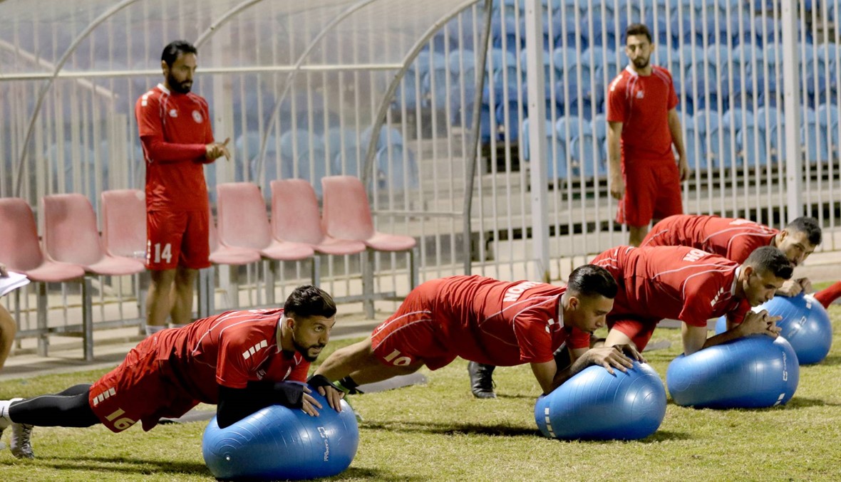 منتخب كرة القدم يواصل معسكره البحريني