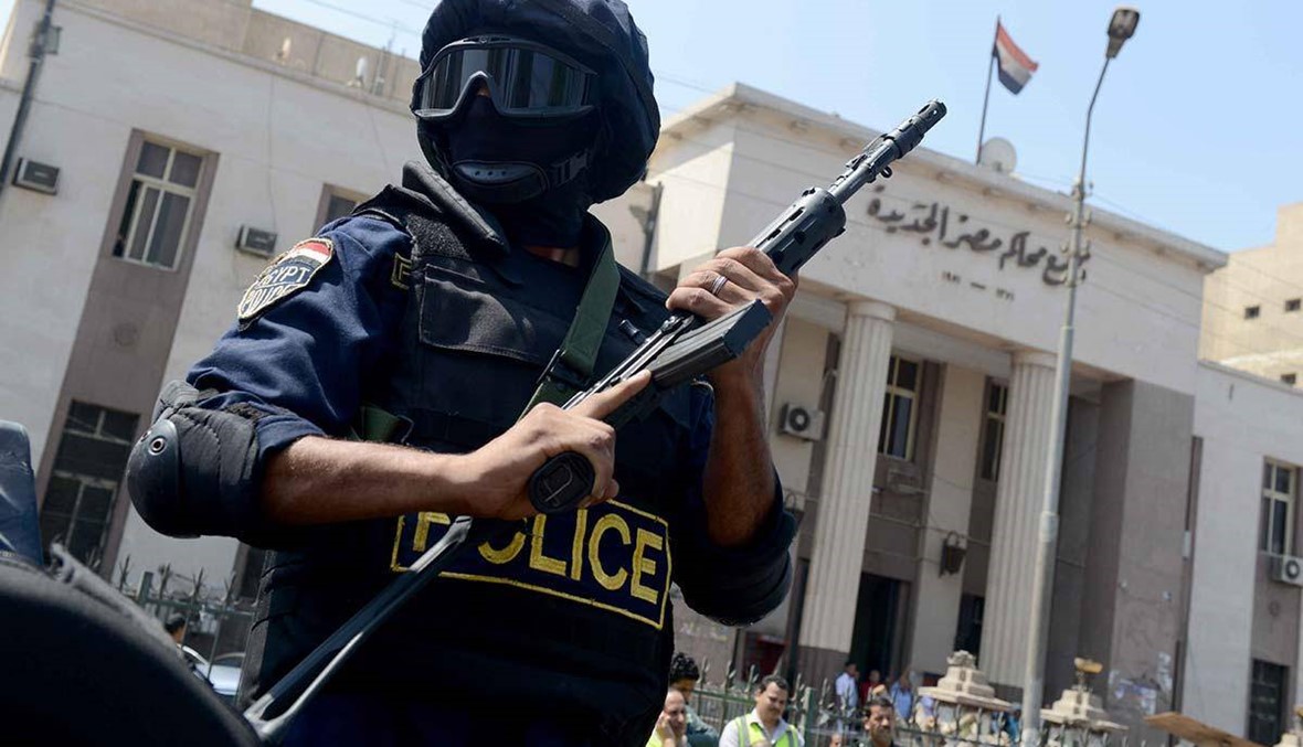 مصر: إحالة شرطي على المحاكمة العاجلة بتهمة قتل مسيحي وابنه في المنيا