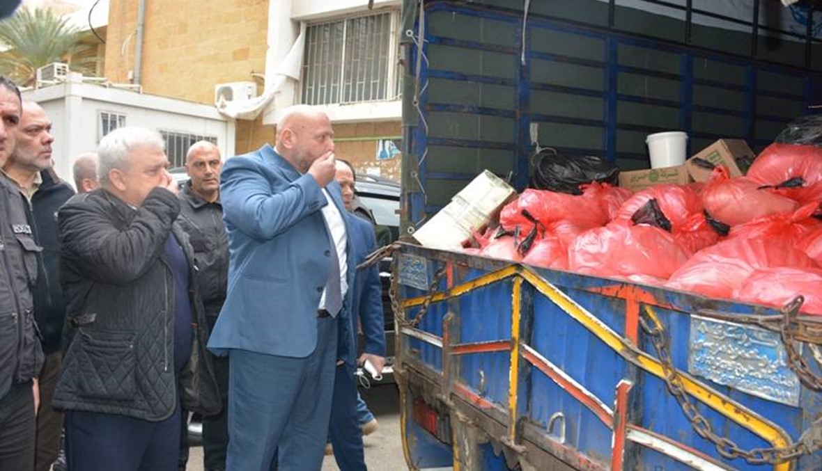 اتلاف طُنَّين من اللحوم الفاسدة محملة داخل شاحنة آتية من سوريا في مكب النفايات في طرابلس