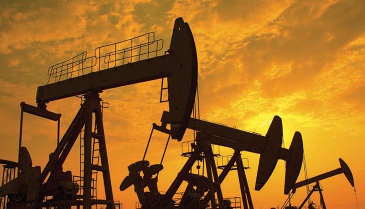 النفط يصعد وسط علامات على كبح الإنتاج الأميركي