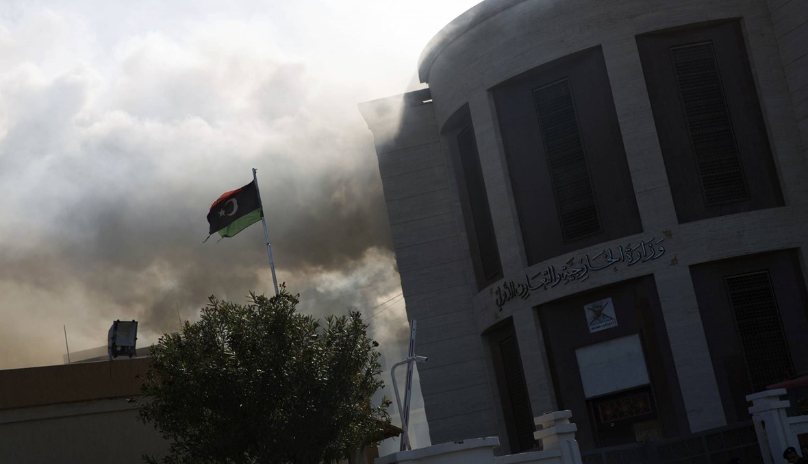هجوم "إرهابي" نفذه "3 أو 4" مسلحين استهدف الخارجية الليبية: قتلى وجرحى