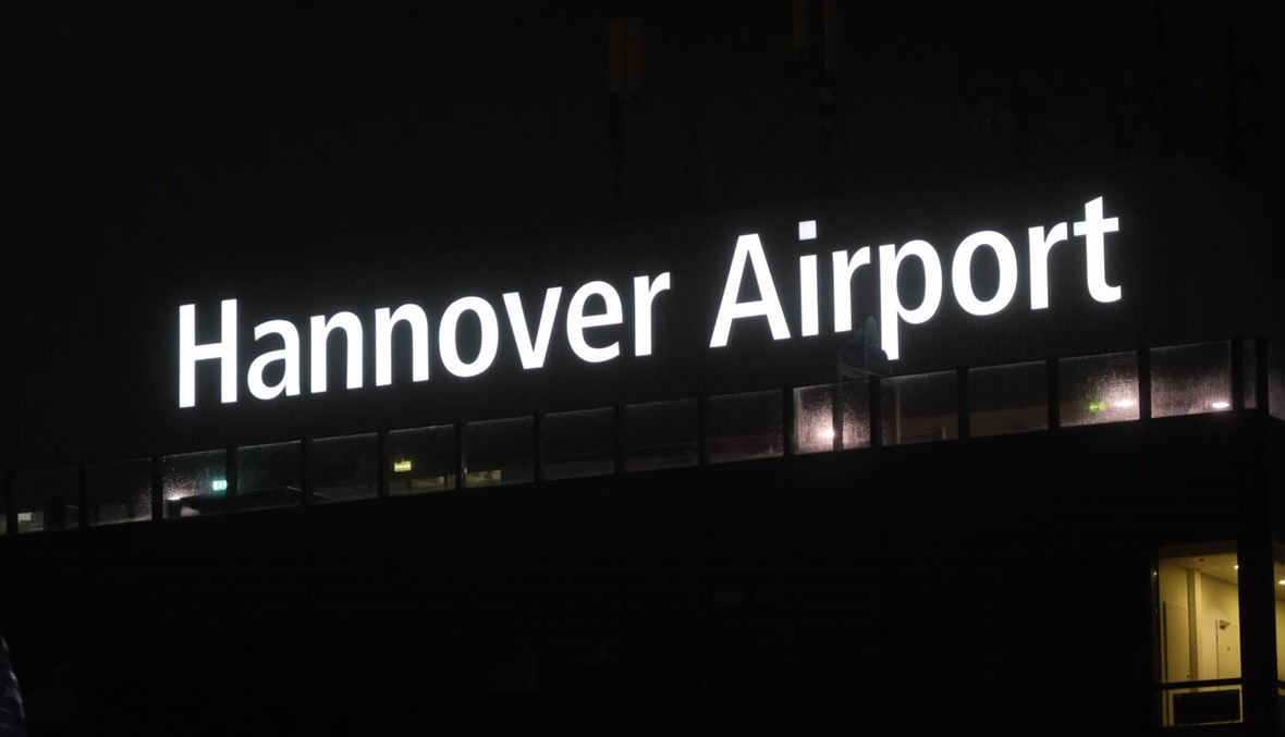 إغلاق مطار هانوفر الألماني بعد اقتحام رجل بسيارته منطقة توقف الطائرات