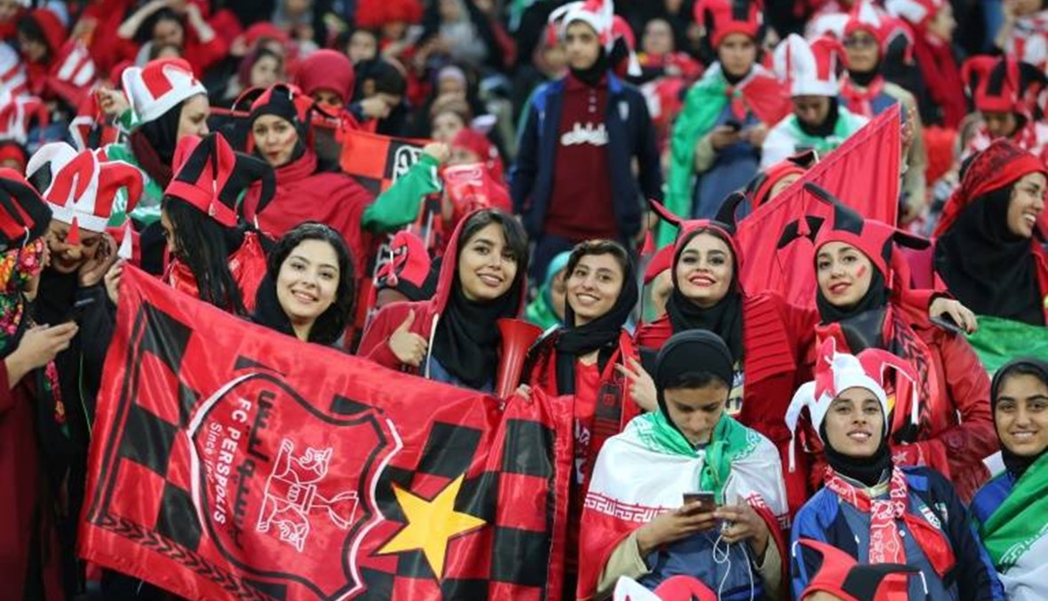 سيدات إيران يخضن مباراتهن الأولى على أكبر ملعب في البلاد