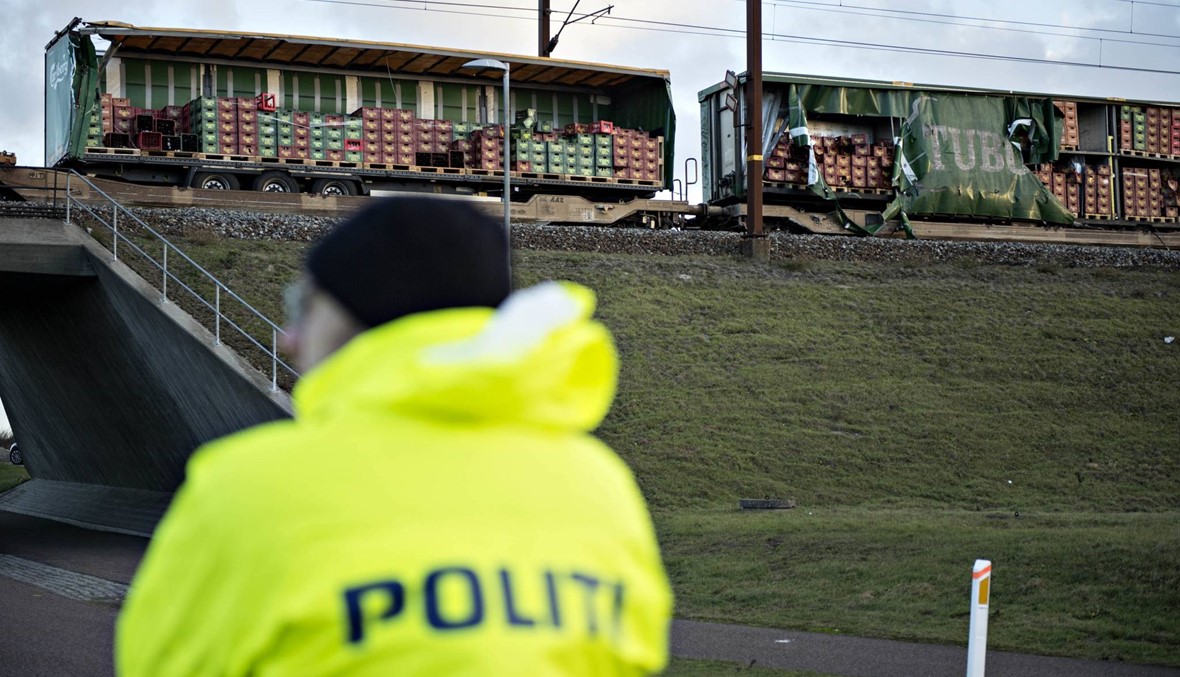 مسؤول أكّد مقتل 6 أشخاص... حادث قطار عند جسر يربط بين جزيرتين في الدانمارك