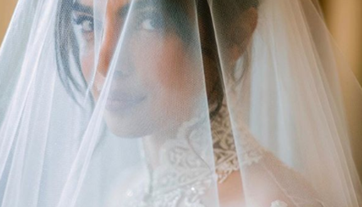 (بالفيديو) تفاصيل تطريز فستان زفاف بريانكا شوبرا في مشغل "رالف لورن"