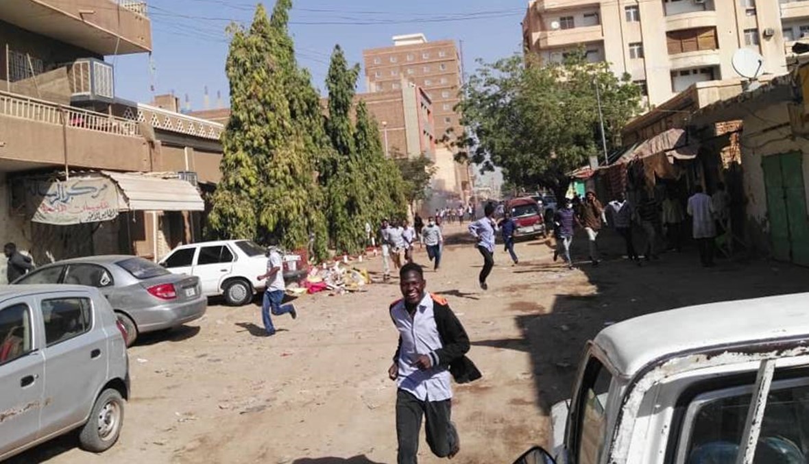 السودان: متظاهرون احتشدوا في أم درمان بعد صلاة الجمعة... هتافات، وغاز مسيل للدموع