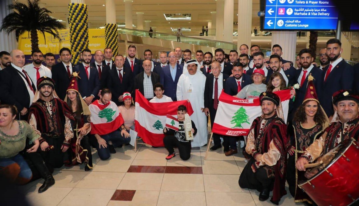 بالفيديو والصور: استقبال شعبي لمنتخب "رجال الأرز" في مطار دبي"