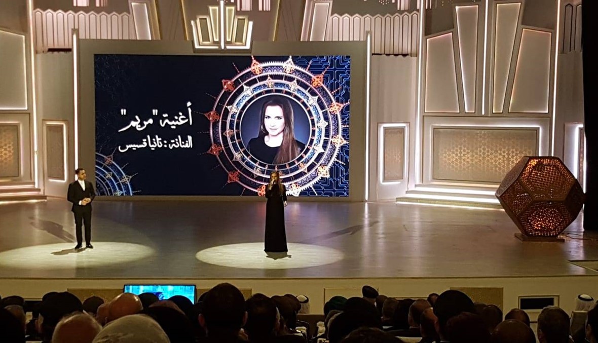 تانيا قسيس تسحر الجمهور أمام السيسي وعباس: "مبروك لمصر" (صور وفيديو)
