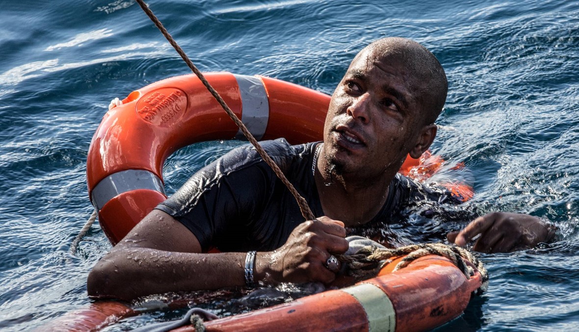 صراخ عند الفجر في كالابري: إيطاليّون ينقذون 51 مهاجراً غرقت سفينتهم