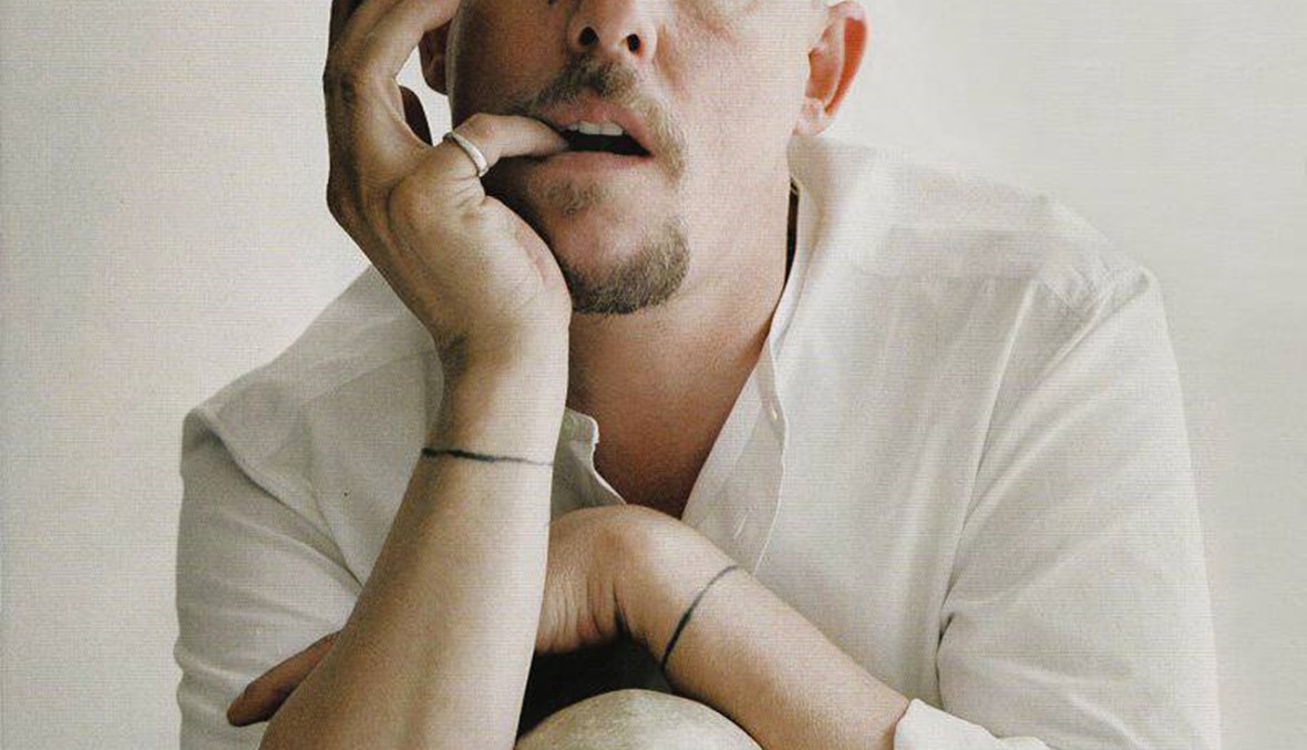 كلّما ازدادت شهرته، ازداد تعاطيه للمخدرات...هذه اعترافات عشيق المصمم ألكسندر ماكوين