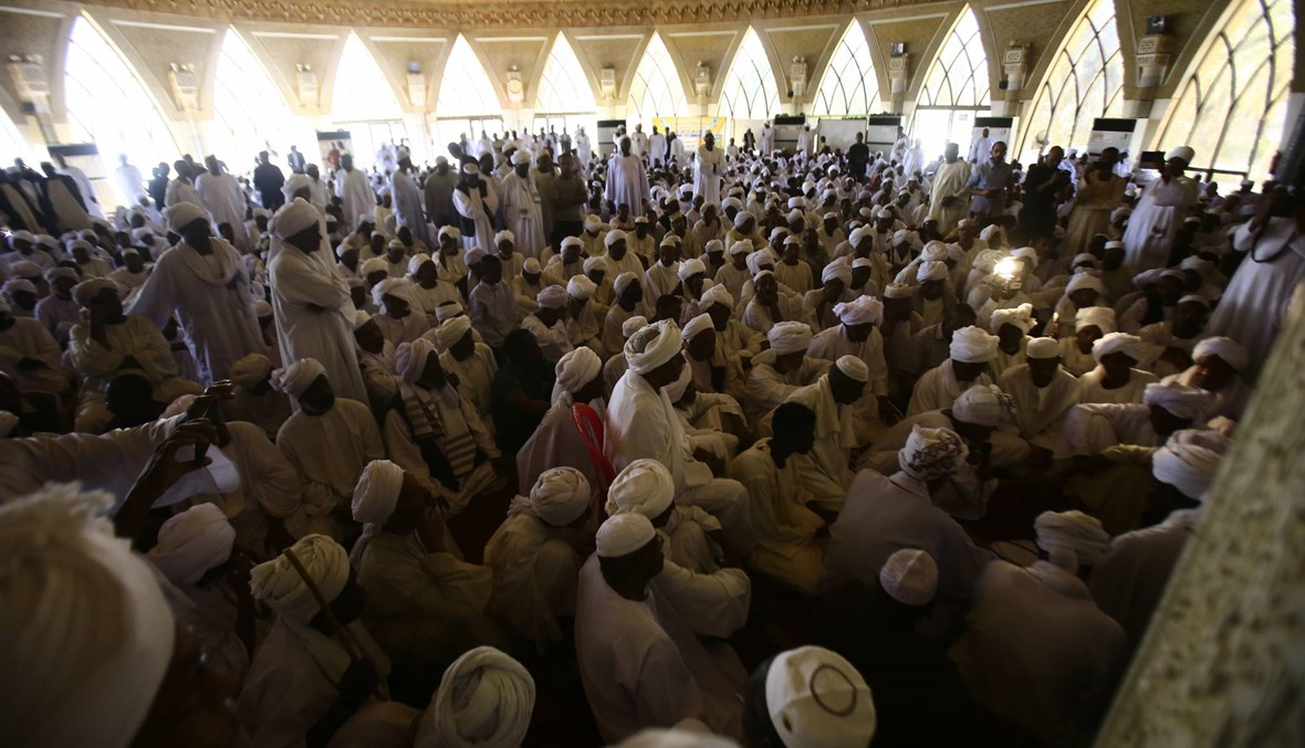 سودانيّون تظاهروا في الخرطوم وأم درمان: الشرطة تفرّقهم بالغاز المسيل للدموع