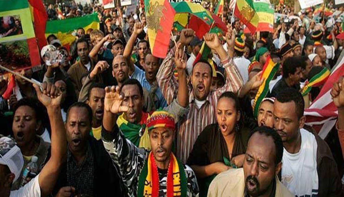 متظاهرون في إثيوبيا يغلقون طريقا رئيسيا للاحتجاج على العنف العرقي