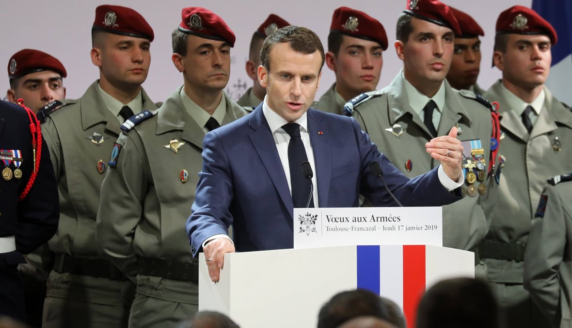 ماكرون زار قاعدة عسكريّة في تولوز: فرنسا ستواصل قتال "داعش" في بلاد الشام