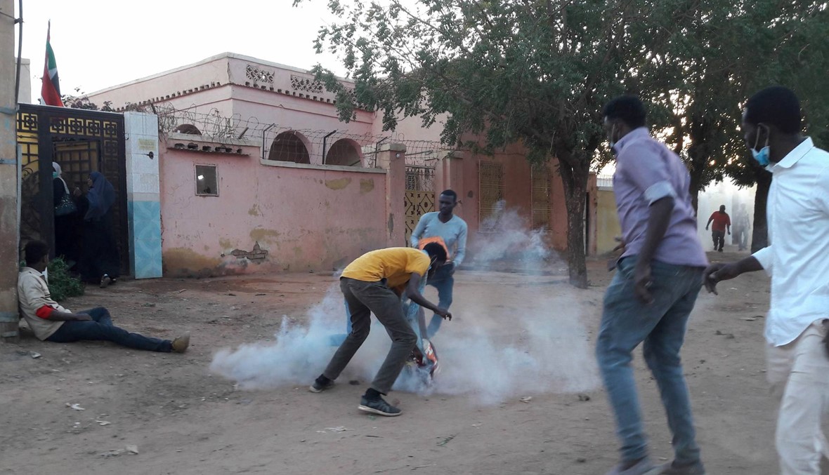 احتجاجات السودان تواصلت: أطباء اعتصموا في الخرطوم استنكاراً لمقتل زميل لهم