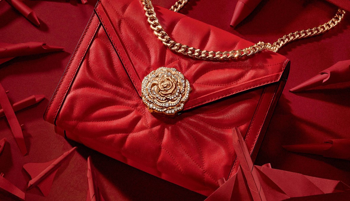 مايكل كورس يحتفل بالفيديو بالسنة الصينية