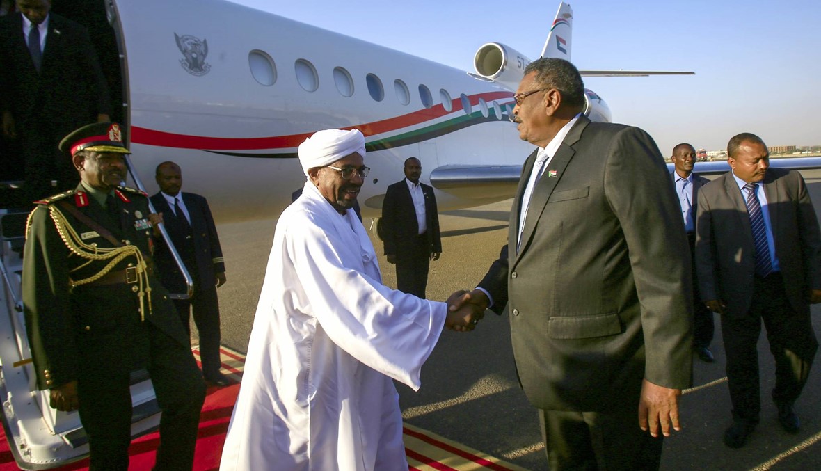 احتجاجات السودان تتحدّى البشير... الرئيس يهدّد "الفئران"
