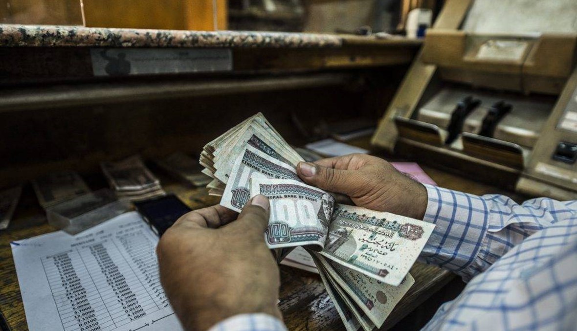ارتفاع مفاجئ للجنيه المصري مقابل الدولار يثير حيرة المتعاملين