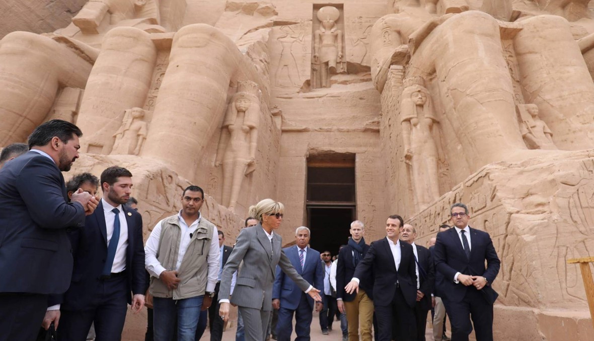 حذاء بريجيت ماكرون يُشعل مواقع التواصل خلال زيارتها مصر