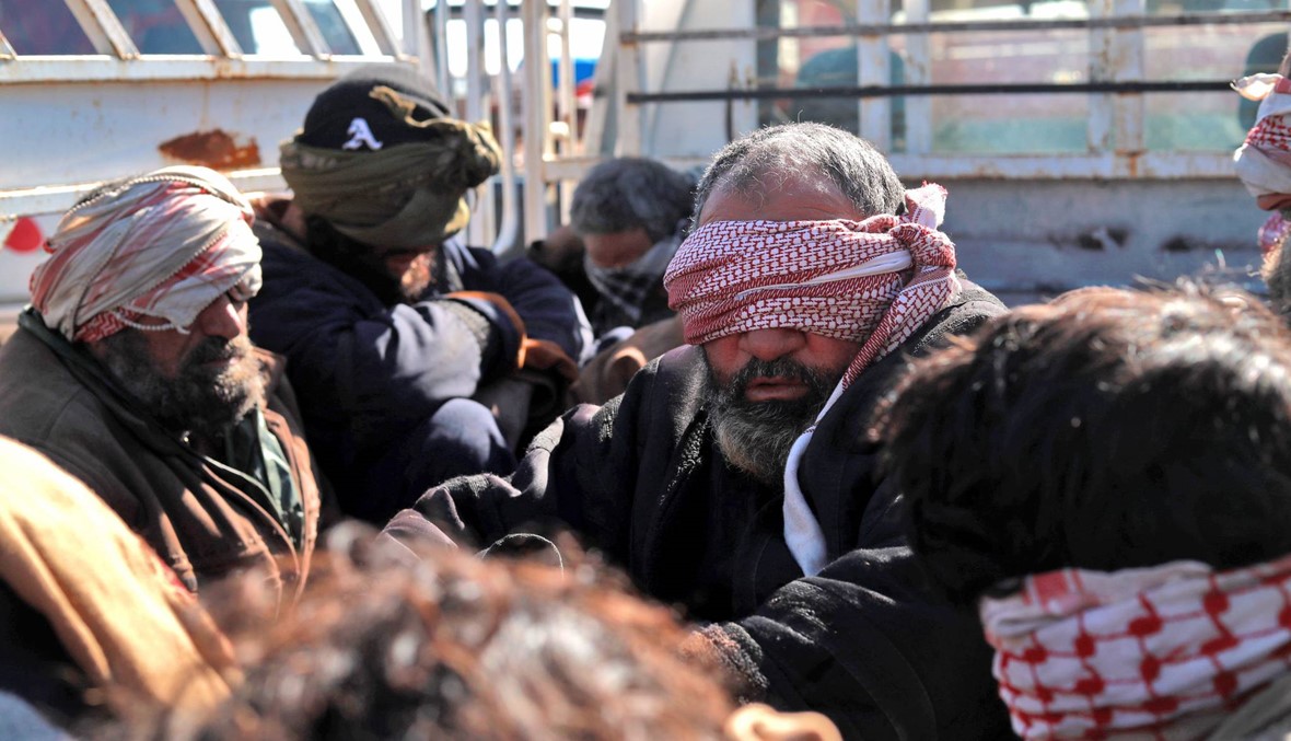 مدنيون وجهاديون يفرون من آخر معقل لـ"داعش" في شرق سوريا