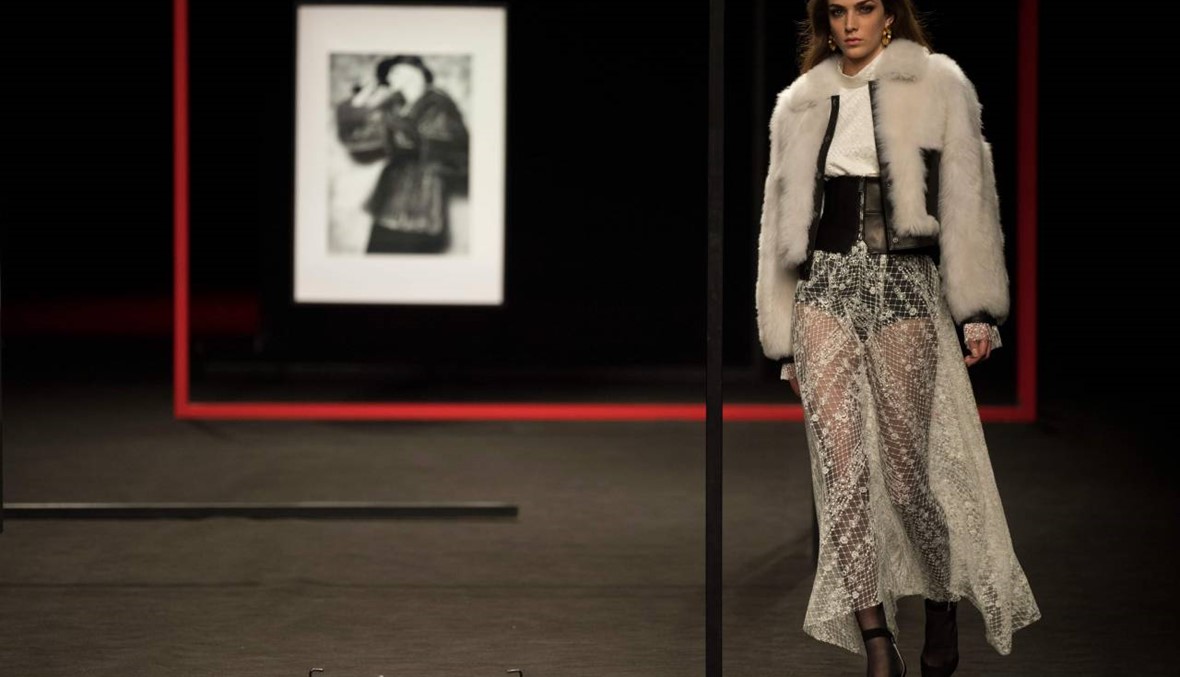 أسبوع الموضة في مدريد لشتاء 2020 يكرّس الفرو الملوّن